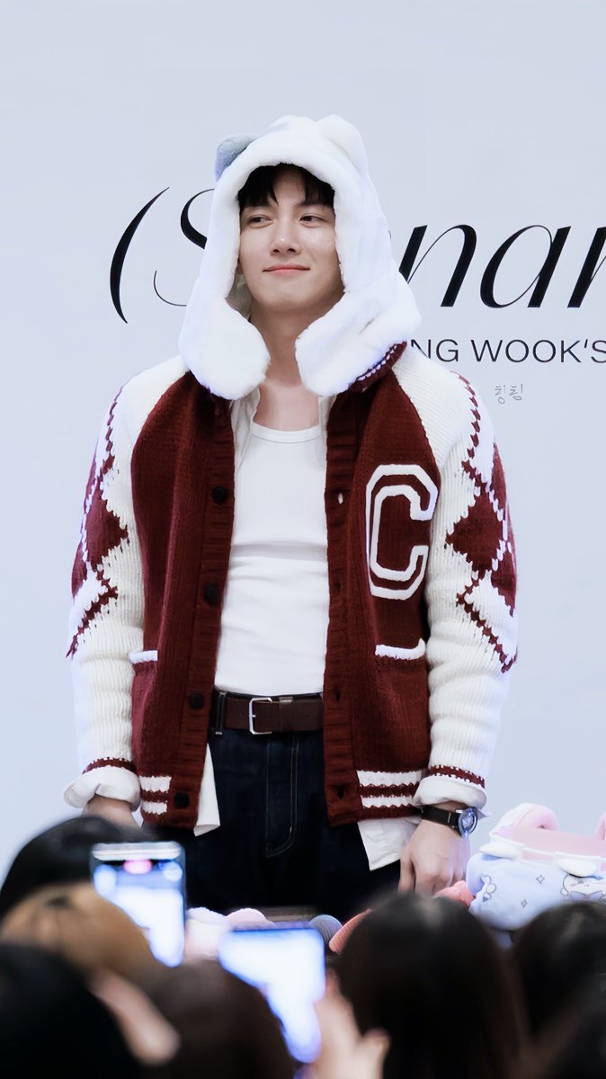 wanting821015's tweet photo. 어제 오빠랑 많이 떨어져 있었지만
그래도 열심히 사진 찍었어요 ㅋㅋㅋ

고양이 오빠 진짜 귀여워!🐱

#지창욱 #JiChangWook #チチャンウク 
#지창욱의시나리오 #W_Scenario https://t.co/fMrnaHw5lw