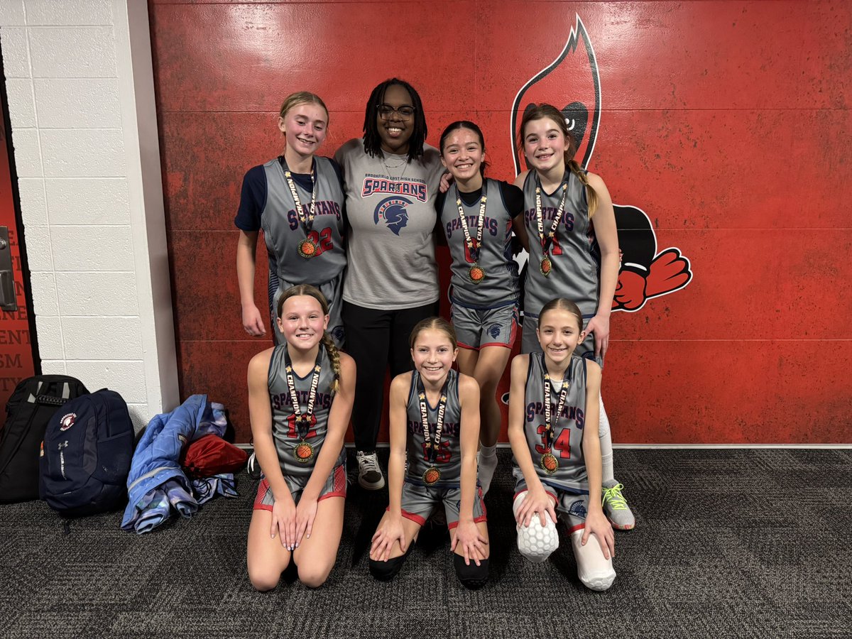 Kelly Szesterniak tweet media