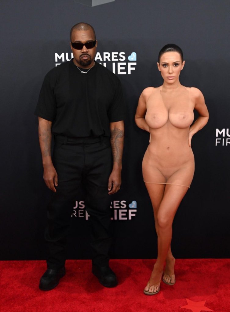 Zvbear's tweet photo. Kanye a real nigga 

He just has this naked Bunny following him around like she’s a Pokémon https://t.co/cjknAvJSC2