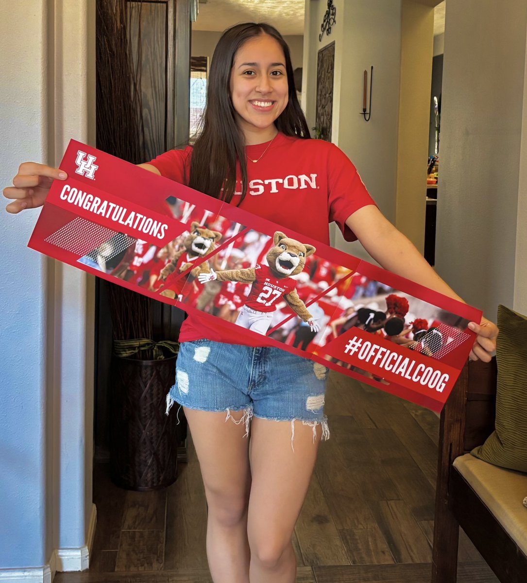 “Dear Olivia, congratulations on your acceptance to the <a href="/UHBauerCollege/">UHBauerCollege</a> at <a href="/UHouston/">University of Houston</a>!” #coogs ❤️🤍🐾