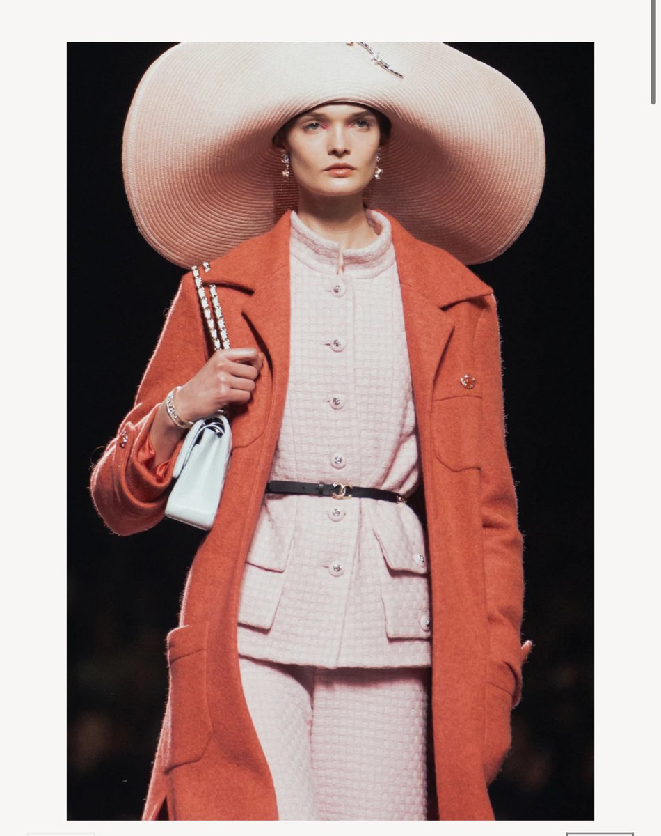 Bvprive's tweet image. CHANEL’s Fall-Winter 2024/25 collection.  

Elevate your style with our chic jacket, crafted from soft wool tweed in a delicate light pink hue.
#FashionInspiration #StyleElevated #ChicLooks #LuxuryFashion #WoolTweed #FallWinterTrends #ElegantStyle #chanel