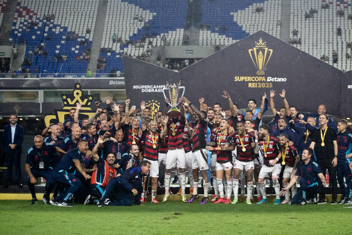 A festa do MENGÃO Super Tricampeão! 🏆🏆🏆❤️🖤

📸 Gilvan de Souza / CRF