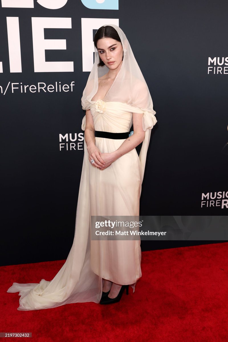 argentinatea's tweet photo. Gracie Abrams en los #Grammys https://t.co/5U6yvHFQwd