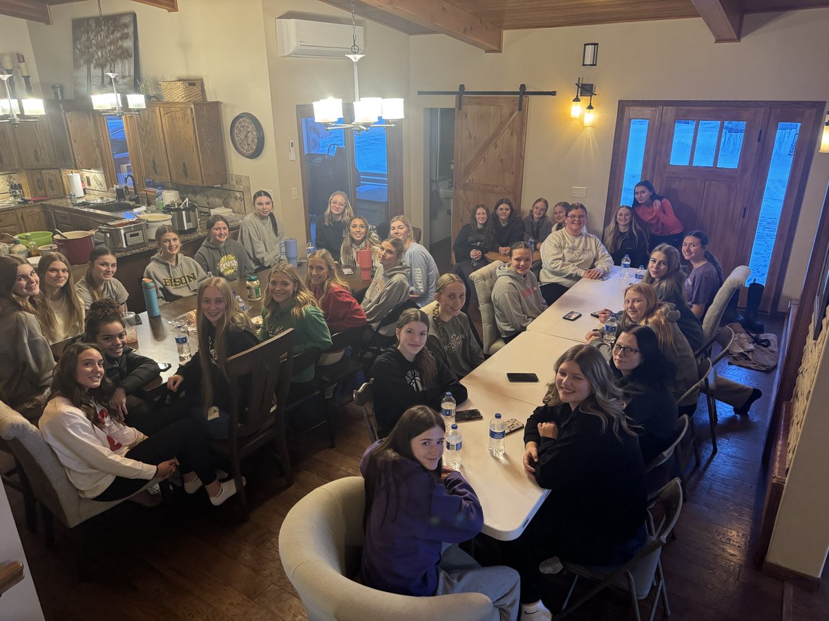 Thanks to the Simpsons for hosting a great team meal tonight ! Food was great and lots of laughs! <a href="/natesimpson1979/">Coach Simpson</a>