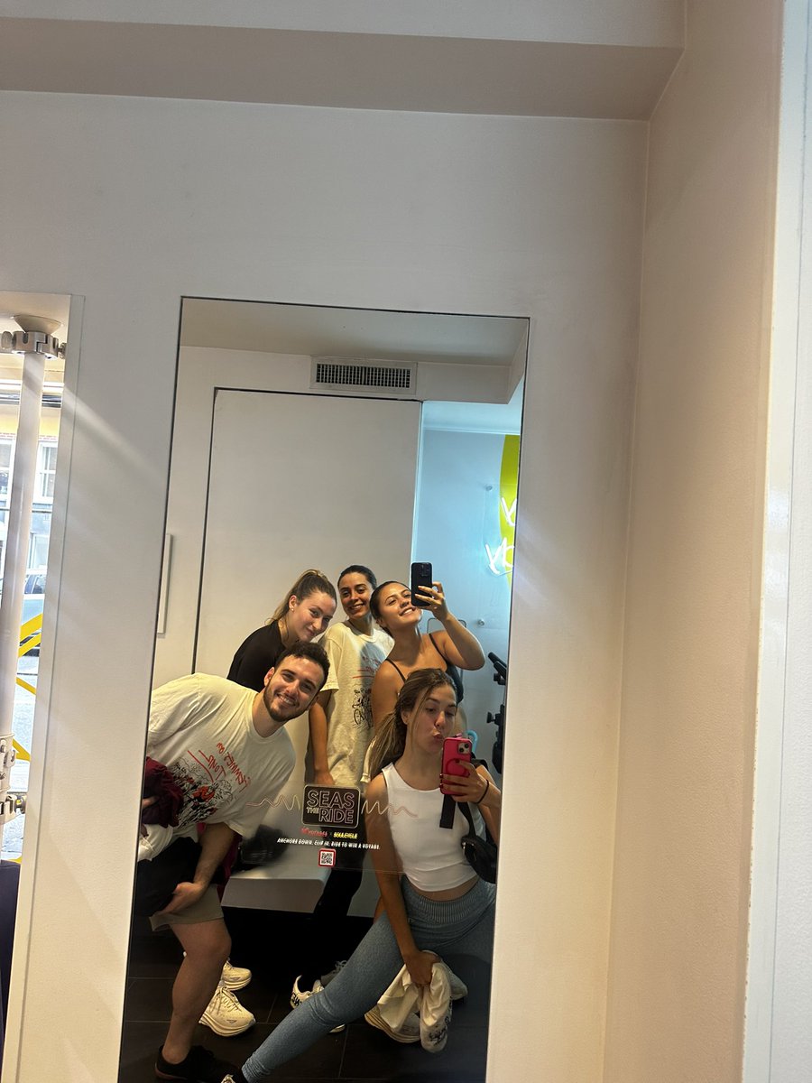 cahardila's tweet photo. E centenas de rests, bons novos hobbies, mt amor próprio (amor compartilhado), novos conhecimentos e diversão. Caralho os últimos 2 anos e meio da minha vida foram fodas demais apesar de todas as dificuldades ❤️ https://t.co/Vs3oEsSVvx
