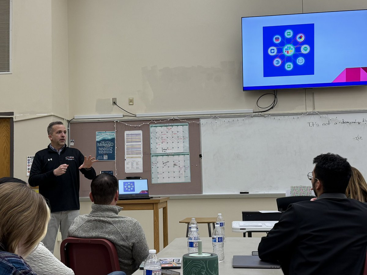 cedarcrestband's tweet photo. On Sundays, we learn! Taking the day to be better teachers at the Cavalcade of Bands Design Summit! Thanks to Scott Koter for being the keynote speaker and to all presenters for sharing great ideas! #clinicday #gettingbetter #tipsandtricks #FalconPride #YeahBand https://t.co/5kH7GgBmTx