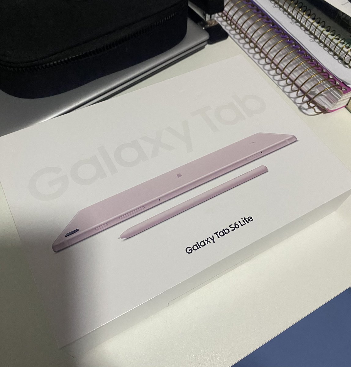 ssystudy's tweet photo. o tablet que ganhei de presente pra me ajudar nos estudos 😭 https://t.co/fU2eXhXluv