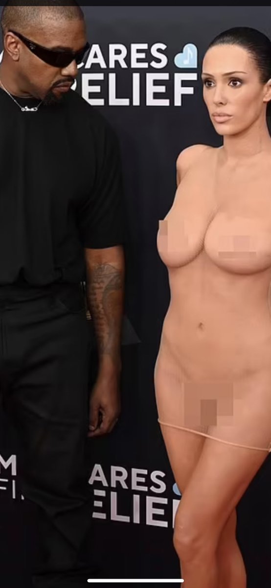 CojoAF's tweet image. Welcome to the fashion apocalypse where there is nothing left to pull out of your hat. Not shocking, just sad &amp;amp; boring AF. Fits in perfectly with the low bar world we live in. Not accidental. ‘Bianca, who trimmed your bush?’ Insert waxing credit here (Olga of Calabasas) x cojo