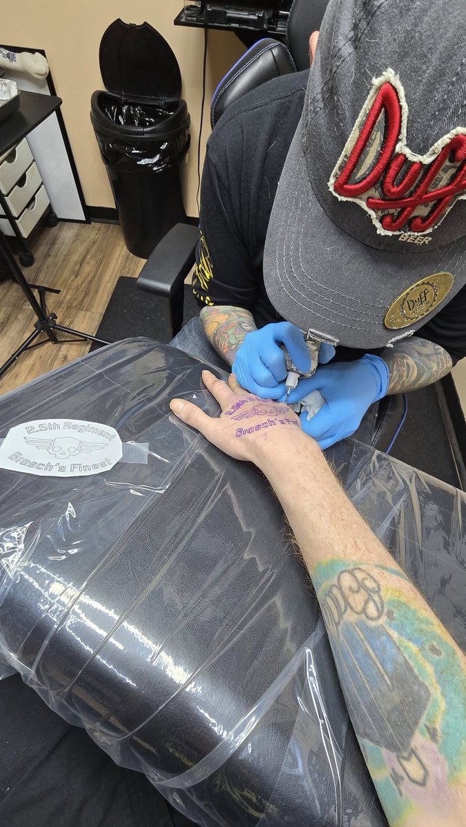 ThatDougMiller's tweet photo. So I did a thing yesterday. Inspired by Jane, my @helldivers2  Regiment leader. Saw a pic of her Helldivers ink on her leg the other day, which she got back in April, mere months after release. I thought "Now *that's* dedication!" Then I had that whole "hold my beer" moment. https://t.co/CjdFtXrlEF