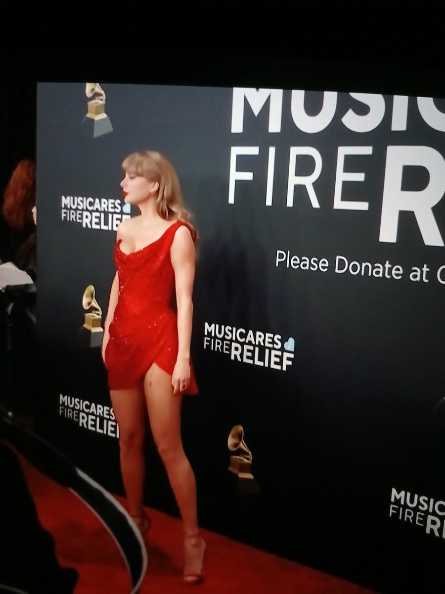 _BiancaBB__'s tweet photo. TAYLOR AT THE #Grammys #GRAMMYS2025 #taylorswift https://t.co/22xZx60A6w
