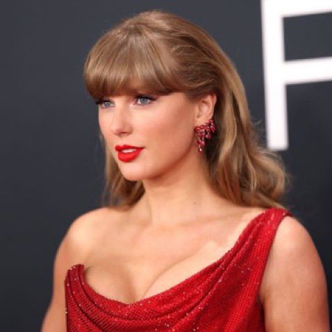 TS13ontour's tweet photo. 🚨| More of Taylor at the #Grammys tonight https://t.co/rb6ijUcRuw