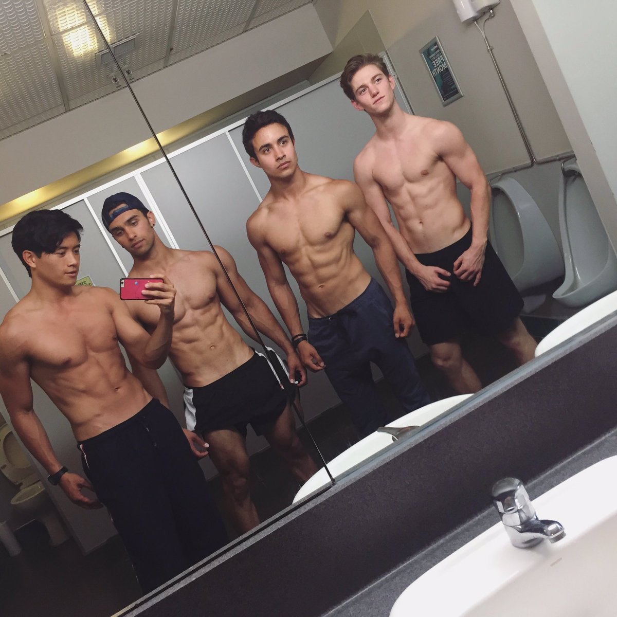 SentaiPackages's tweet photo. Some Red Ranger wanger
[1/2]

#lycra https://t.co/zcUGrl8aaQ