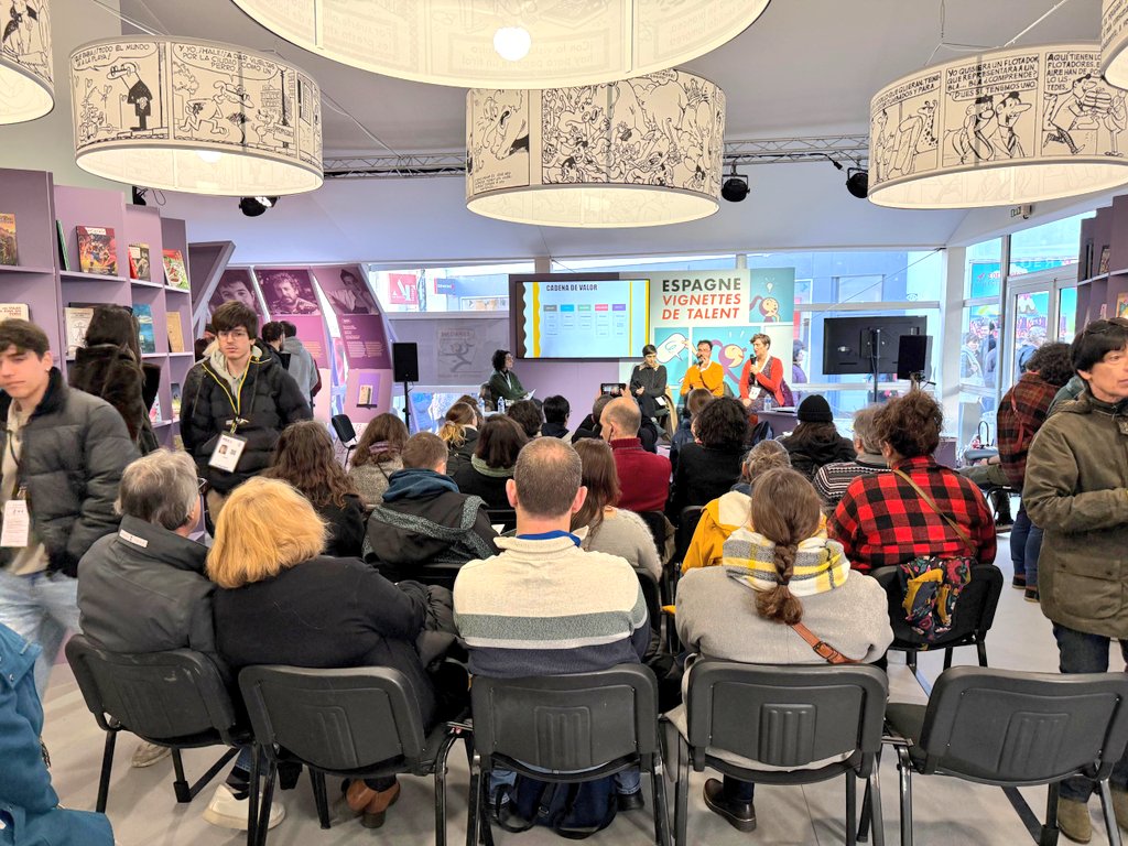 juliacgs's tweet photo. @librolecturagob @bdangouleme @culturagob @SectorialComic @ACEcultura ¡Faltamos nosotros, los invisibles del cómic, los traductores! Dimos una charla muy bien recibida... ¡Una auténtica pica en Angulema que haya habido una charla sobre traducción, cuando es tan omnipresente y tan poco reconocida! #QuiénTraduceCómic  (Fotos de Raul Allen). https://t.co/KZeW5EyL3V