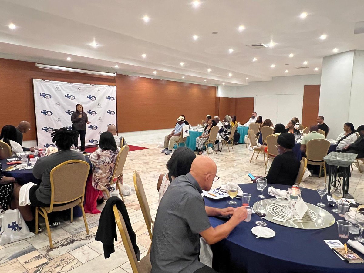 primeslspty's tweet photo. Giovanna Bernal,joined the welcome dinner of Black Expats in Panama (BEIP) Tour No. 34! She shared knowledge and insights about residencies available for expats

#BlackExpatsInPanama #BEIPTour31 #PanamaCulture #Relocation #friendlynationvisa #pensionadovisa #panama #movetopanama https://t.co/9CPwegCQVO
