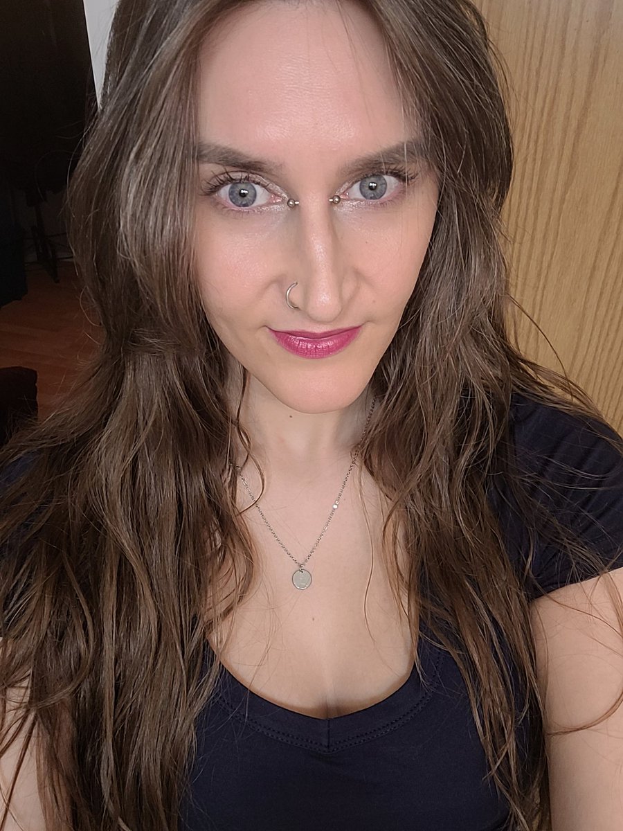 nyla_saur's tweet image. Fortnite and DBD with @adaveslife on twitch rn 😘