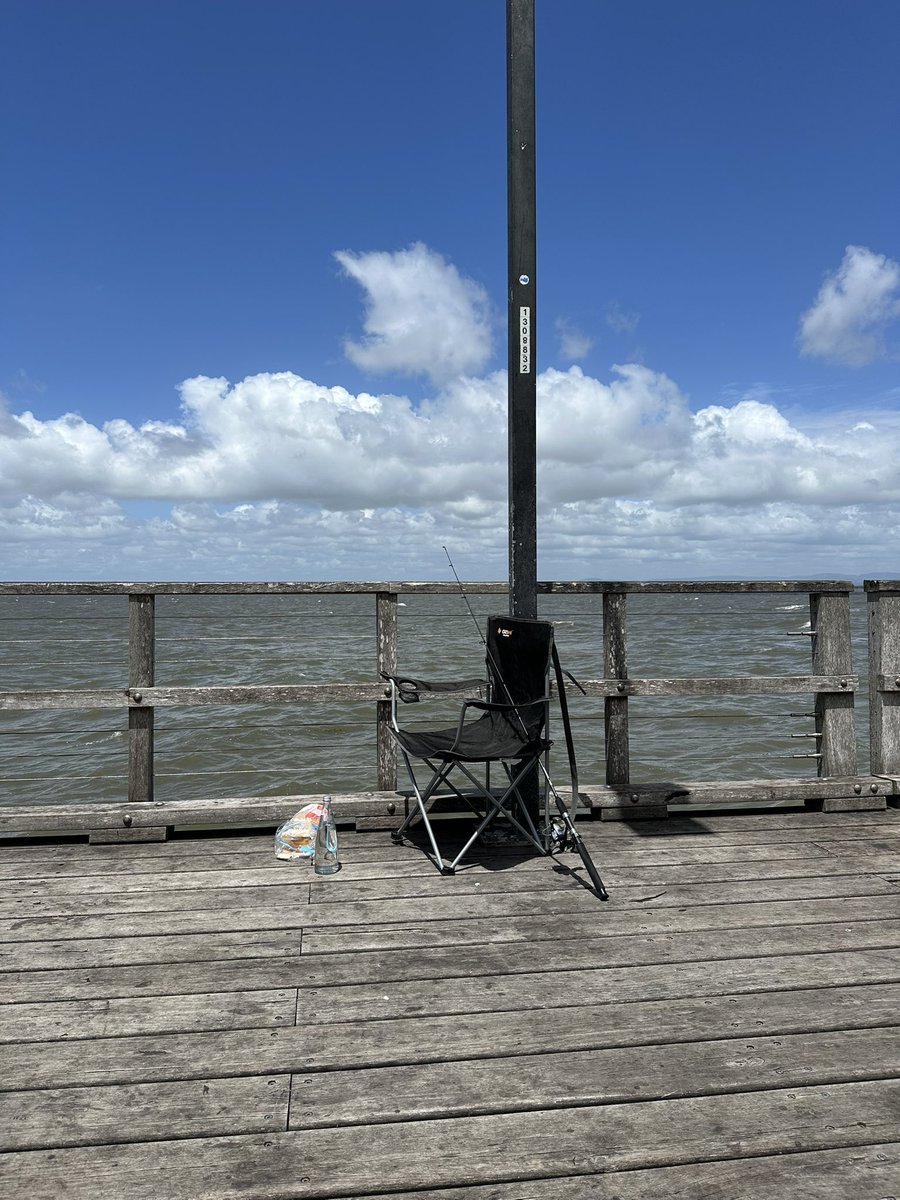 ausharakiri's tweet photo. 海釣り🇦🇺

仕事仲間と釣り🎣

今のところ0匹👍

まあでも、楽しいからOK🐨 https://t.co/zhraHzsmbb