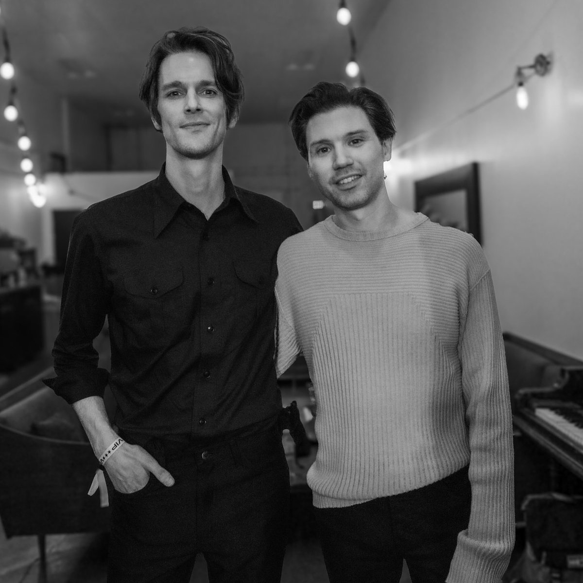 idkhowupdate's tweet photo. “These guys dallonweekes and thisistherealryanross were having a good time chatting last night, but I had to get a picture of them together for the people. Thank you phantomplanet for making this possible. 📸 photo by jacobspreng” via breezyweekes on IG https://t.co/AOBUGX9Y0F