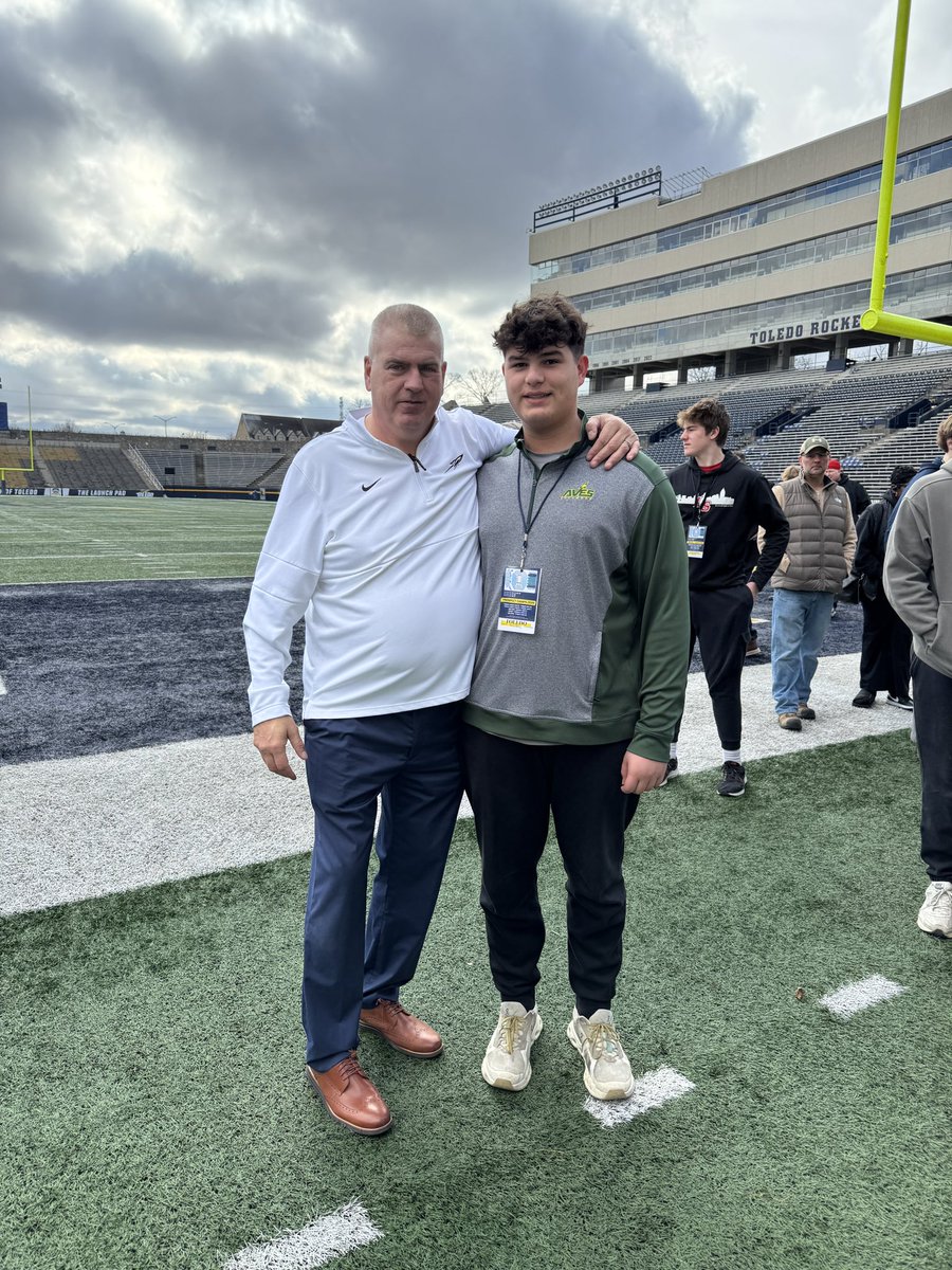DominicEnd12425's tweet photo. Thank you to @ToledoFB, @CoachCandle, @coachhallett, @CoachFlemWR for the invite and the warm welcome during the visit yesterday. I appreciate the opportunity to learn more about your program! https://t.co/Cj82s8HEg9