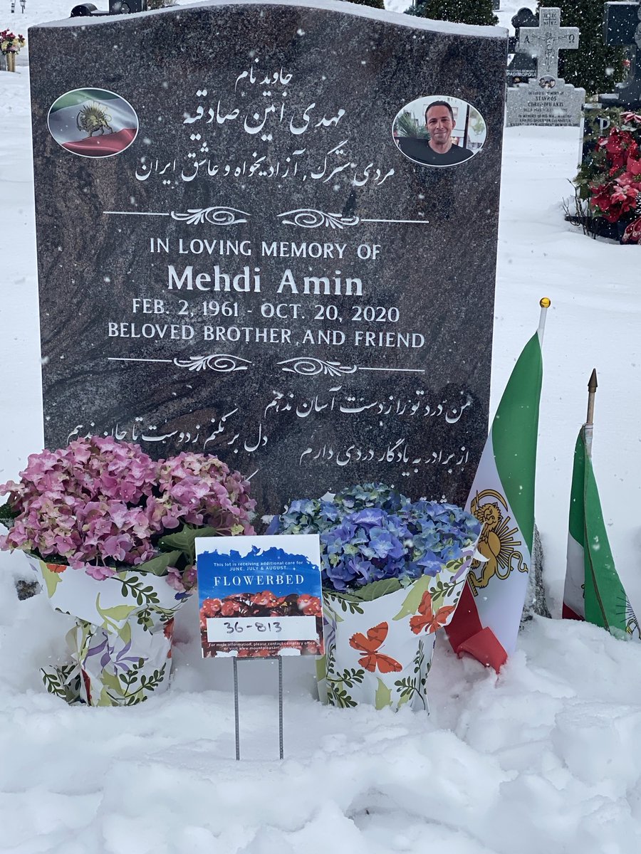 برادر بزرگ ونازنینم ، مهدی عزیزم
امروز حرف برای گفتن زیاد داشتم ولی همه رو بهت نگفتم امروز ،اومدم پیشت که زادروزت رو بهت خجسته باد بگم وباز هم تکرار کنم که جات همه جا تواین شهر خالیه ، حداقل برای من خیلی خالیه برادر، خیلی..
