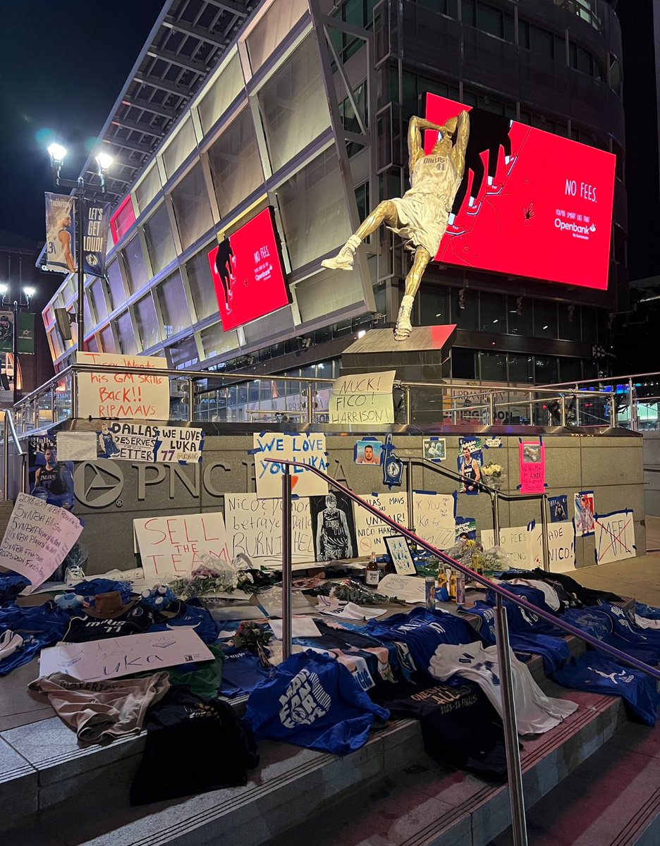 Current update of what the Dirk Nowitzki statue looks like outside of the AAC…

(📸: <a href="/tim_cato/">tim cato</a>)