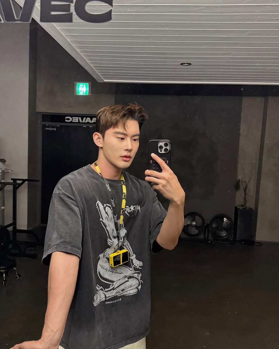 ZIYUnited's tweet photo. [INSTAGRAM] rob_seo

#EdisonRob #EdisonFanye #Rob_Seo https://t.co/IKkAfpLz7T