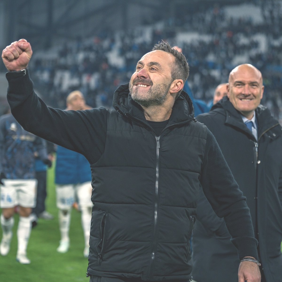 Infos OM (@infosom_) on Twitter photo Roberto De Zerbi 🇮🇹 :
"Je suis chanceux d'être l'entraîneur de l'OM car ce stade est unique en Europe. C'est un privilège, bien qu'on soit payé pour travailler ici, on devrait payer le billet pour voir ce spectacle ! Je le pense vraiment."
(<a href="/laprovence/">La Provence</a>) #OMOL #TeamOM Roberto De Zerbi 🇮🇹 :
"Je suis chanceux d'être l'entraîneur de l'OM car ce stade est unique en Europe. C'est un privilège, bien qu'on soit payé pour travailler ici, on devrait payer le billet pour voir ce spectacle ! Je le pense vraiment."
(<a href="/laprovence/">La Provence</a>) #OMOL #TeamOM