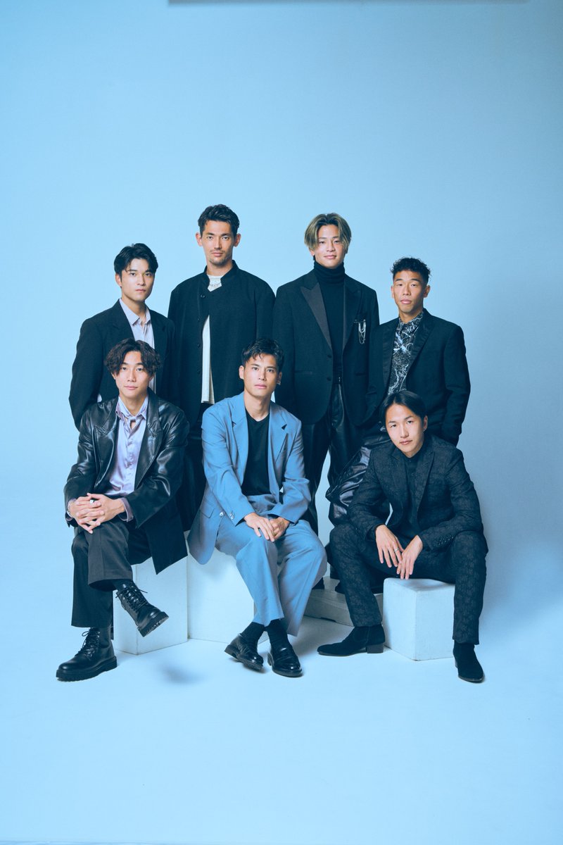 JUNON_jp's tweet photo. ＼🎊発売決定㊗️／

#横浜F・マリノス  さんとJUNONがコラボしたスペシャルブック『Dualidad-デュアリダッド-』を2月14日(金)に発売⭐
（トリコロールワン スタジアムショップでは2月22日（土）より発売開始）

ポープウィリアム選手、永戸勝也選手、喜田拓也選手、天野純選手、宮市亮選手、松原健選手、山根陸選手の７名が登場！

カジュアルなスタイリングに加えて、黒を基調としたフォーマルなスタイルでも撮影。いつものユニフォーム姿とは違う、今まで見たことのない選手たちの姿は必見👀。ここでしか聞けないクロストークも収録。
“こんな選手の姿、はじめて”を詰め込んだ１冊になっているのでチェックしてください📚

さらに、写真集のアザーカットを使用したハズレなしのオンラインくじも発売と同日の2月14日（⾦）より開催！ 
トリコロールワン スタジアムショップで購入された方たちには特典として先着でオンラインくじが１回無料で引けるシリアルコードがついてきます！
詳しい情報は、JUNON公式Xにて随時お知らせいたします。

@prompt_fmarinos 

👇予約はこちら👇
◼︎Amazon
https://t.co/LAImgm2Mnk

◼︎楽天
https://t.co/izk2ZHtFu7