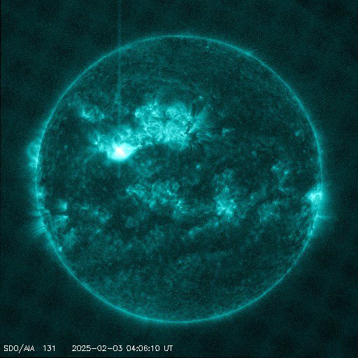 chematierra's tweet photo. AVISO 🌞
Nueva llamarada solar (fuerte)
🔥 
MODERADA
M8.88 
Región: 3981 
Bloqueo de Radio Moderado R2
Febrero 3/03:58 UTC

Para saber más: https://t.co/TtvhO2wif4… https://t.co/MXM9KnWTT8
