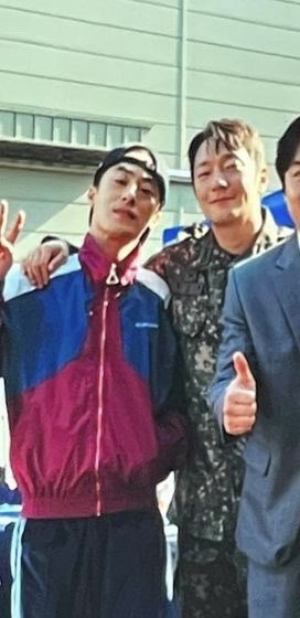 어떻게 둘이 지섭호열을 삼켰지……
제대했는데 임지섭 관사에 들어가 사는 햄찌수인 한호열……
임지섭 퇴근하면 임지섭 머리 위에 올라가서 머리칼 쥐뜯음…
 ㄴ왜요
  ㄴ호열:그냥~