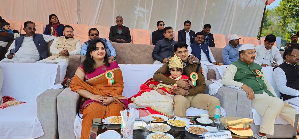 Dr. Yashveer Singh IPS (@dryashveerips) on Twitter photo सफलता भी उन्ही को मिलती है..जो दूसरो में नहीं, अपने अंदर कमियां ढूंढने की हिम्मत रखते हैं..!!
IPS Yashveer Singh सफलता भी उन्ही को मिलती है..जो दूसरो में नहीं, अपने अंदर कमियां ढूंढने की हिम्मत रखते हैं..!!
IPS Yashveer Singh