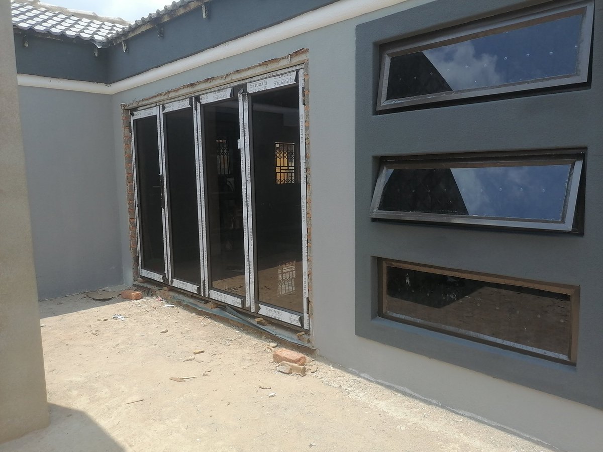 MathevulaIsaac's tweet photo. If you have a building project looking for aluminium windows and doors please contact us on the following details 0814648128 Mathevulaisaac08@gmail.com https://t.co/OvuMcSvuON