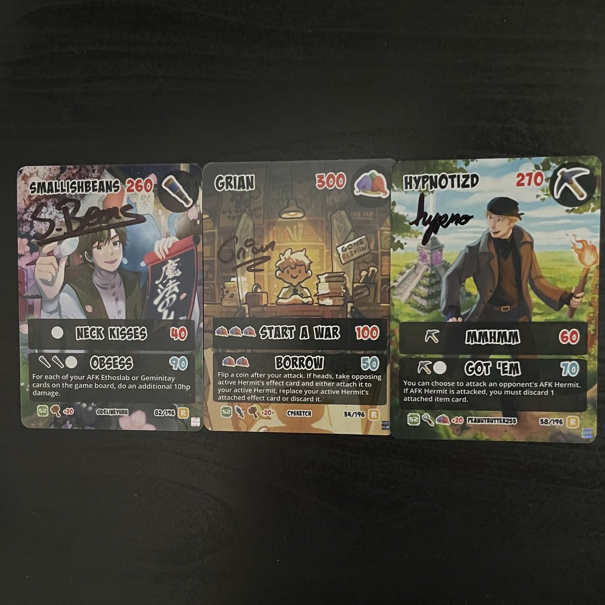 arraytidbits's tweet photo. THREE SIGNED CARDS someone pinch me (sorry for the terrible photo quality lmao I got too excited)

#hermittwt #HermitCraftTCG #creo https://t.co/FGHbBliGZr