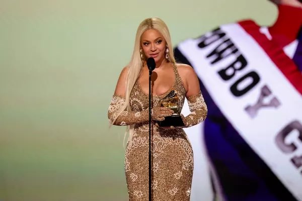 BuzzingPop's tweet photo. For the first time in 33 years, the big 3 categories at the #GRAMMYs were won solely by Black artists (Album of the Year, Song of the Year &amp; Record of the Year). https://t.co/yx7oY6SKaD