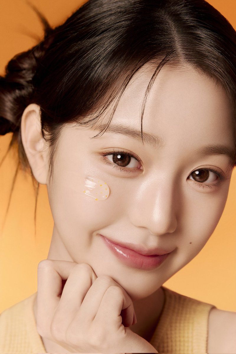 innisfree_kr's tweet photo. #EVENT 
수분크림에 퐁당! 빠져버린 비타민C
#비타민C캡슐수분크림
2.4(화) 아침 8시 런칭 라이브✨️

#RT #FOLLOW 해주는 5분 뽑아서 신제품 NEW 비타민C 크림 50ml 
보내드릴게요~🍋

2.7(금) 당발예정! https://t.co/7nYyTSZtZA