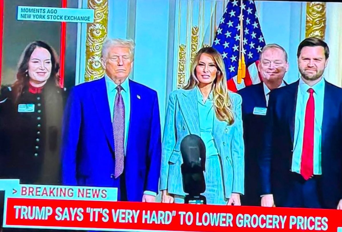 pmagn's tweet photo. #AsshatInChief https://t.co/ZMKimzuKP5