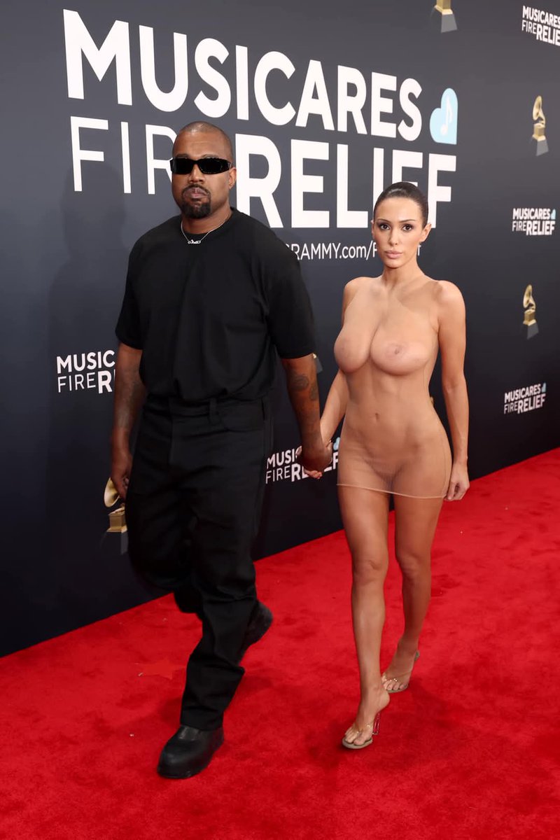 BomHipHop's tweet photo. #KanyeWest e sua mulher, #BiancaCensori, chegaram à passadeira vermelha dos #GRAMMY. https://t.co/iRefnH7h1s