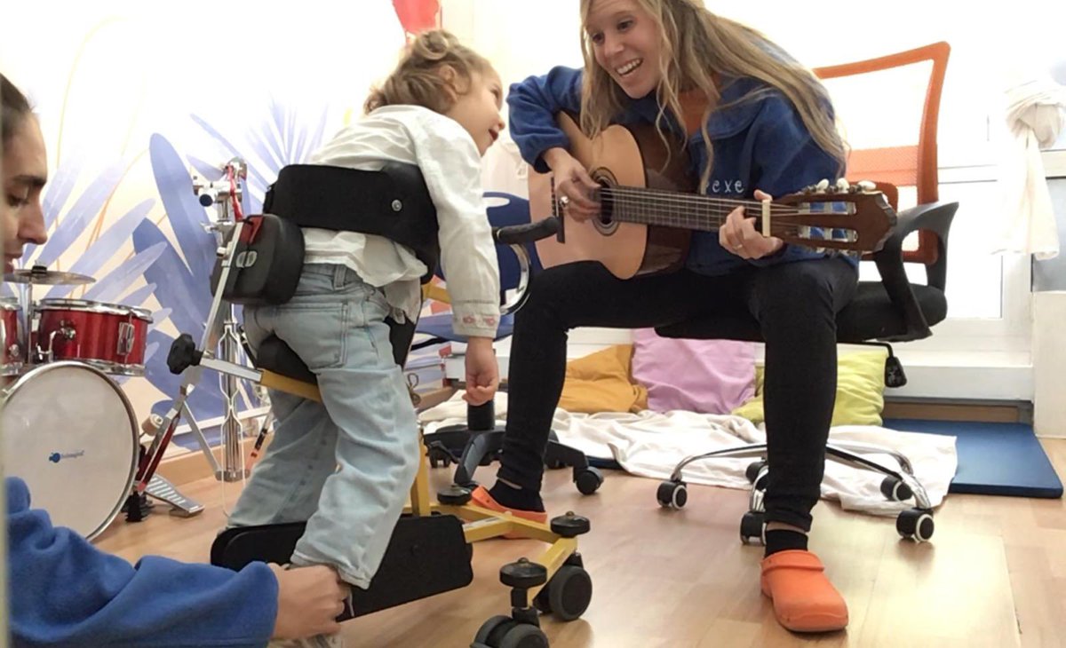 EN CLAU DE COR és el nom del projecte de musicoteràpia de <a href="/nexefundacio/">Nexe Fundació</a>, que té una nova línia de treball interdisciplinari que combina la musicoteràpia amb altres disciplines terapèutiques com fisioteràpia, logopèdia, psicologia o estimulació basal.