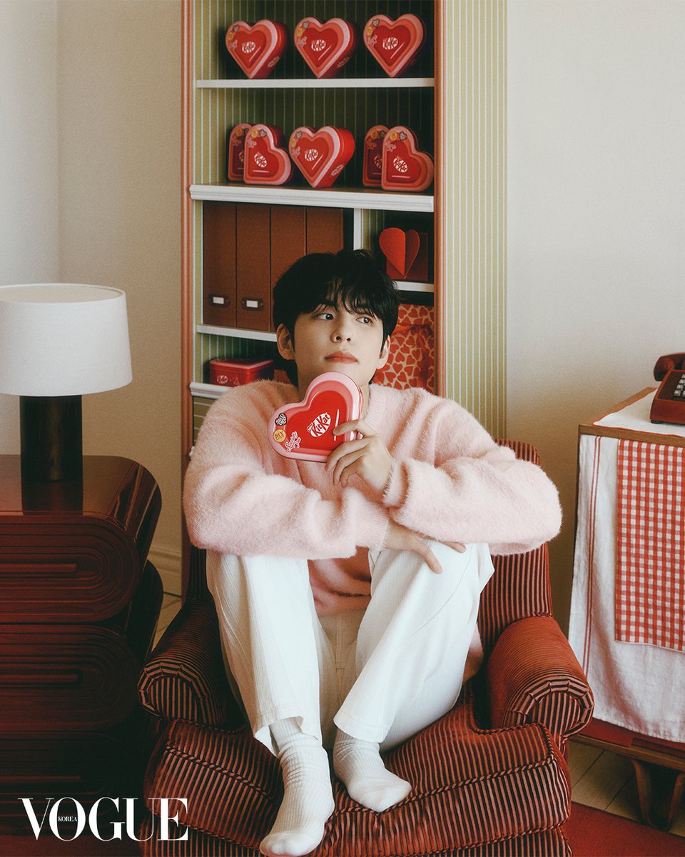 VOGUE KOREA tweet media