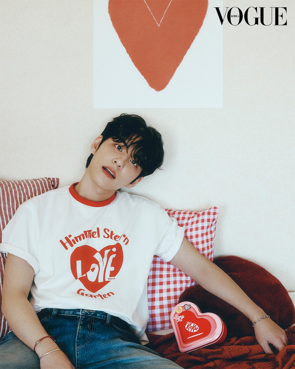 VOGUE KOREA tweet media