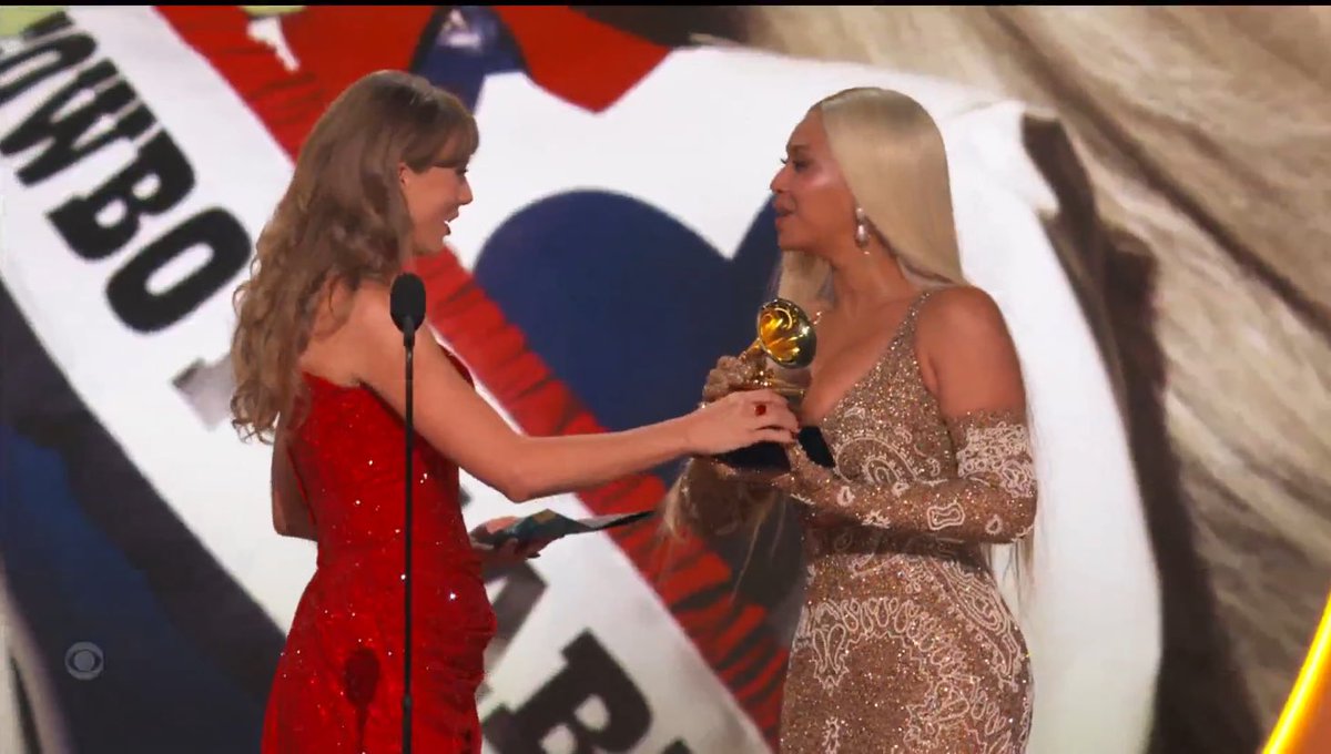 BIacklsKing's tweet photo. A true full circle moment with Beyoncé and Taylor Swift 🥹 https://t.co/7jqG3SE1jT