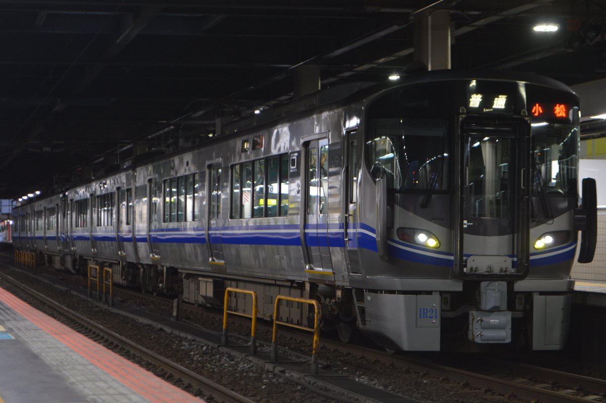 OyVGQiqNea4hkGJ's tweet photo. 2025.2.2
521系IR21編成塗装変更・運用復帰
長いことJR北陸色として運行していましたがついにIR色へ。これをもって1次車を除くJR北陸色の重連運用が消滅しました。
#北陸本線
#IRいしかわ鉄道
#521系
#IR21 https://t.co/QNZ6cuqlrx