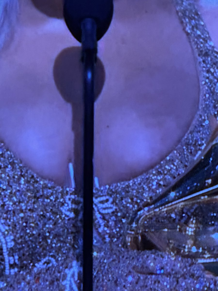 Meikachu_'s tweet photo. Beyoncé…. What’s going on here? #grammys #Grammys2025 https://t.co/KfiPPfTq0V