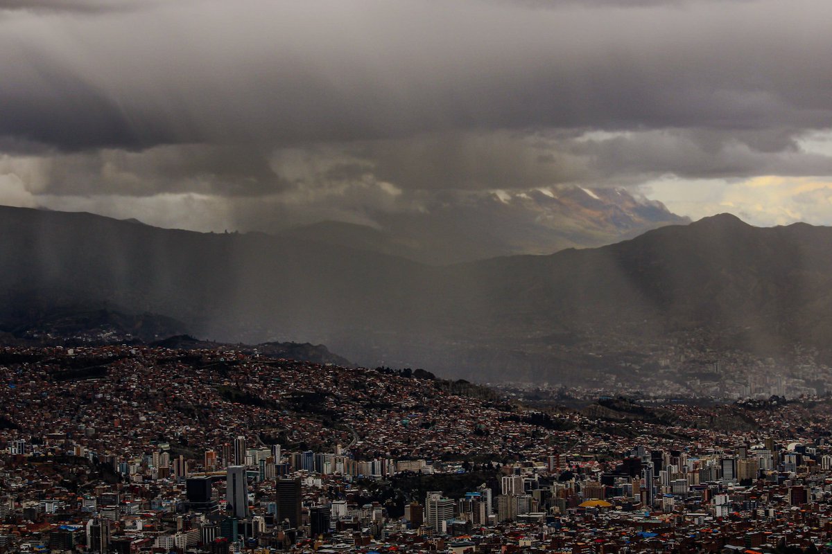 Cuando La Paz se viste de lluvia 
#Bolivia