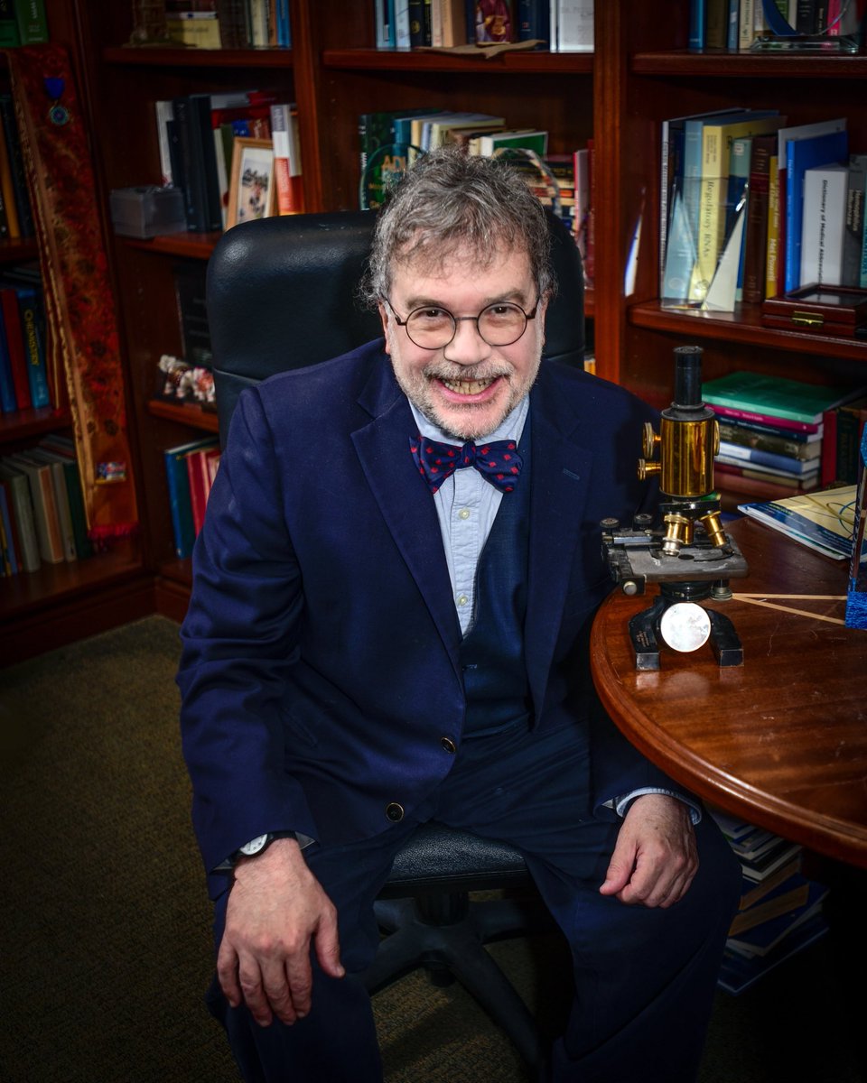 🧵 1/ Dr. Peter Hotez isn’t just a scientist—he’s a humanitarian. His work has saved countless lives by developing low-cost, patent-free vaccines for diseases that disproportionately impact the world’s poorest communities. Let’s dive into his incredible contributions. ⬇️