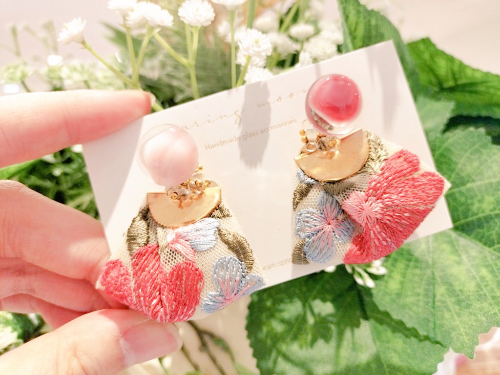 HMG_kokubunji's tweet photo. 🫧#ハンドメイドガーデンズ 🫧
#アトレ川越
【#springmoon】
まるで光を纏ったかのような、透明感のある #ガラスアクセサリー✨
#オールシーズン 使えるデザインで、 #プレゼント にもオススメです🎁🎀
#川越 #小江戸川越 #ハンドメイド #期間限定ショップ #アトレマルヒロ #シンプル https://t.co/d3wcOunOWW
