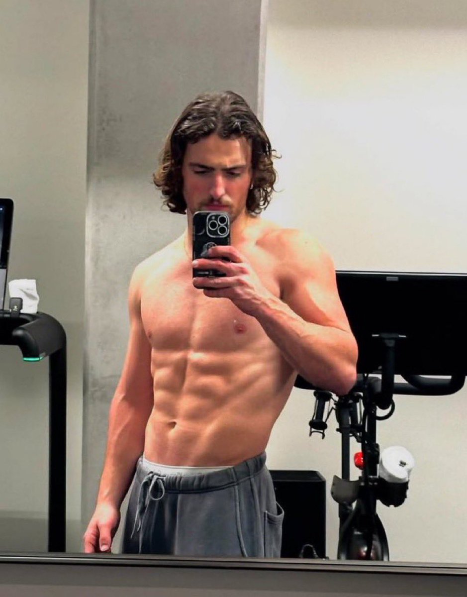 a inútil da sarah tweet media