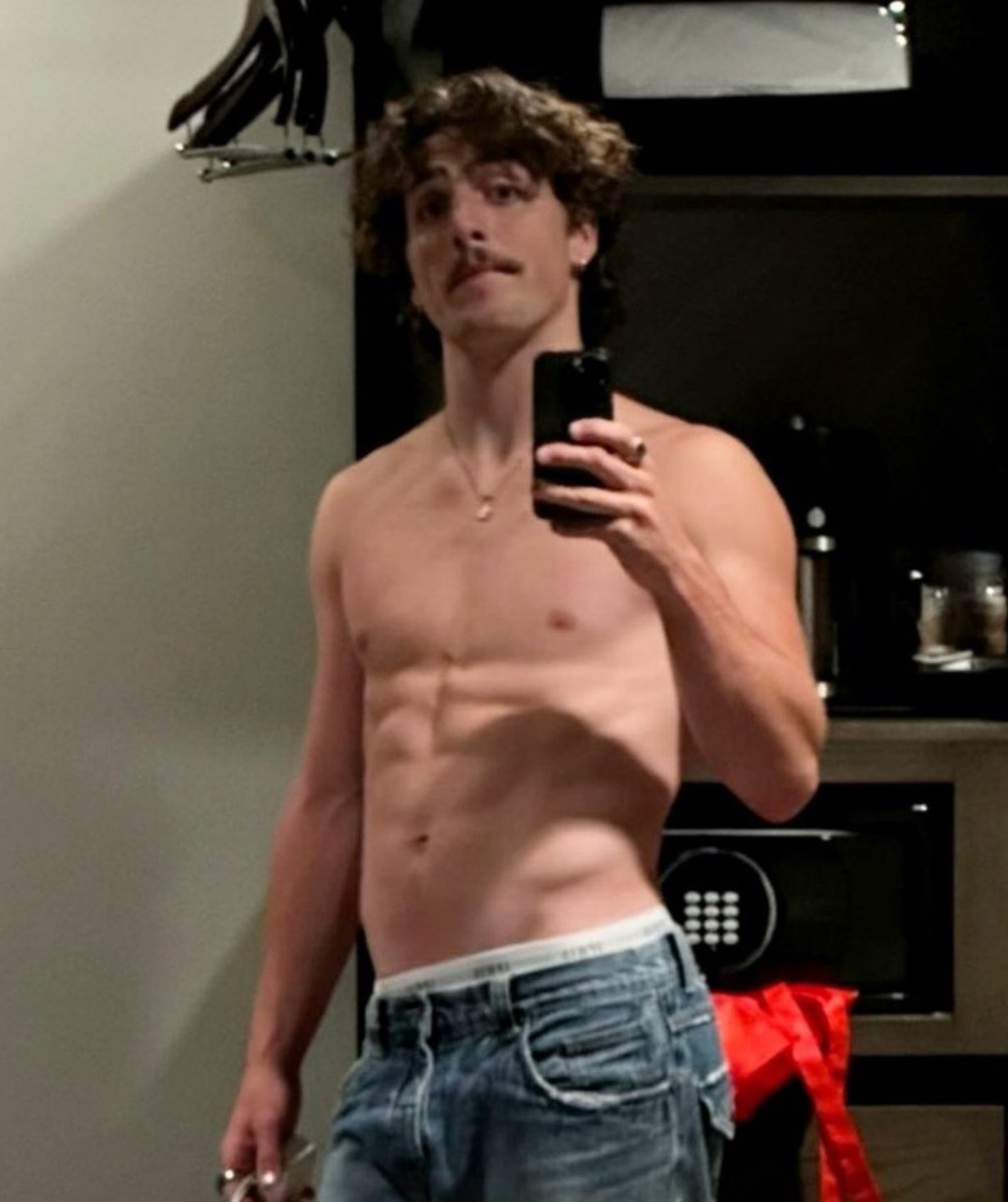 a inútil da sarah tweet media