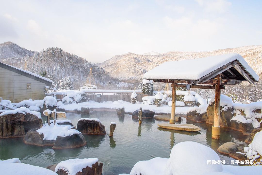 PopJapan2015's tweet photo. Hoheikyo Onsen is a hot spring resort located in Jozankei, a hot spring district in Sapporo, Hokkaido, Japan. 

Photo courtesy of @hokkaidolove.asia of Instagram

#japan #winterJapan https://t.co/99B1x7OjCl