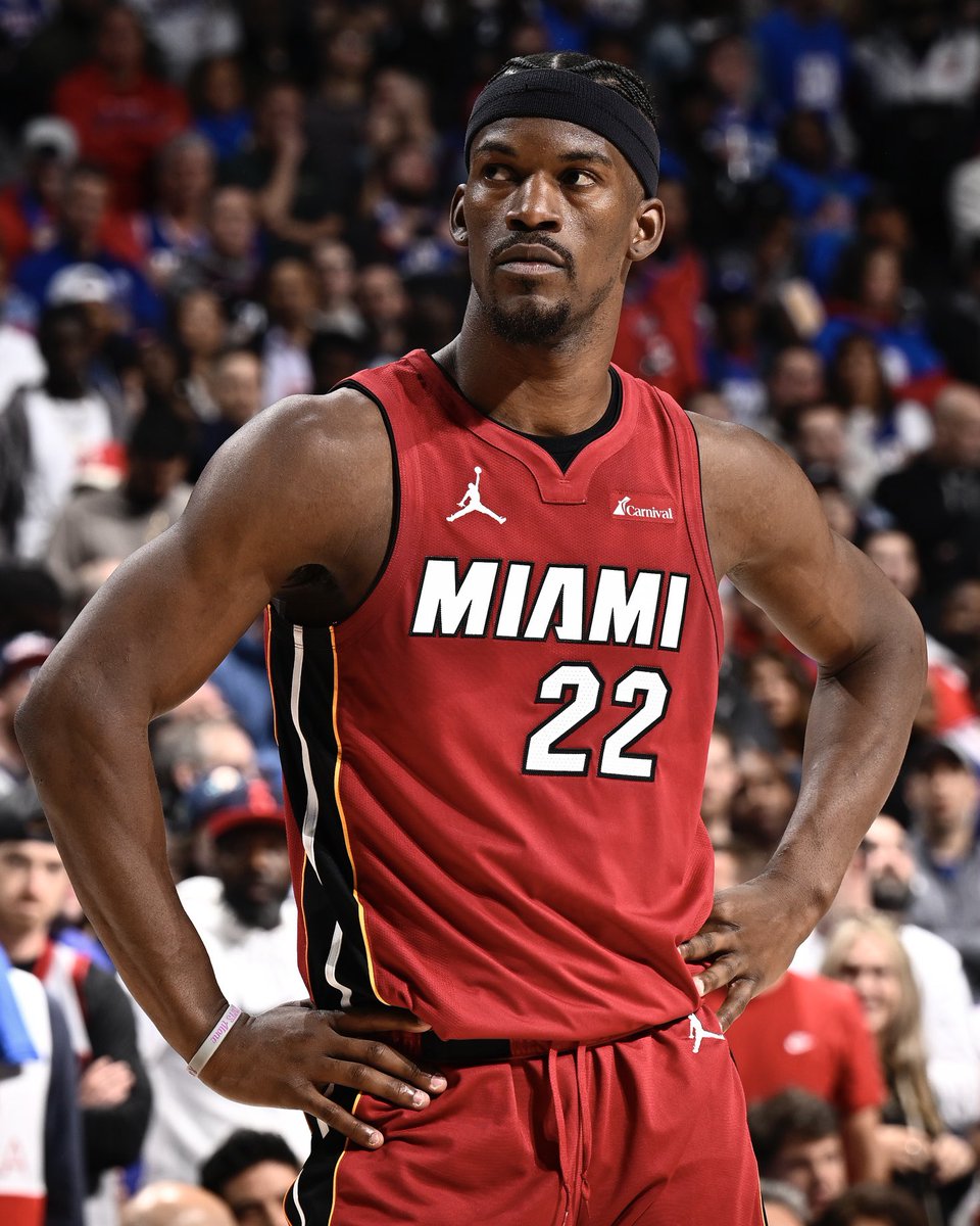 BleacherReport's tweet image. Jimmy Butler has communicated to the Warriors that he’s unwilling to sign an extension there &amp;amp; therefore trade talks with Golden State have ended for now, per @WindhorstESPN