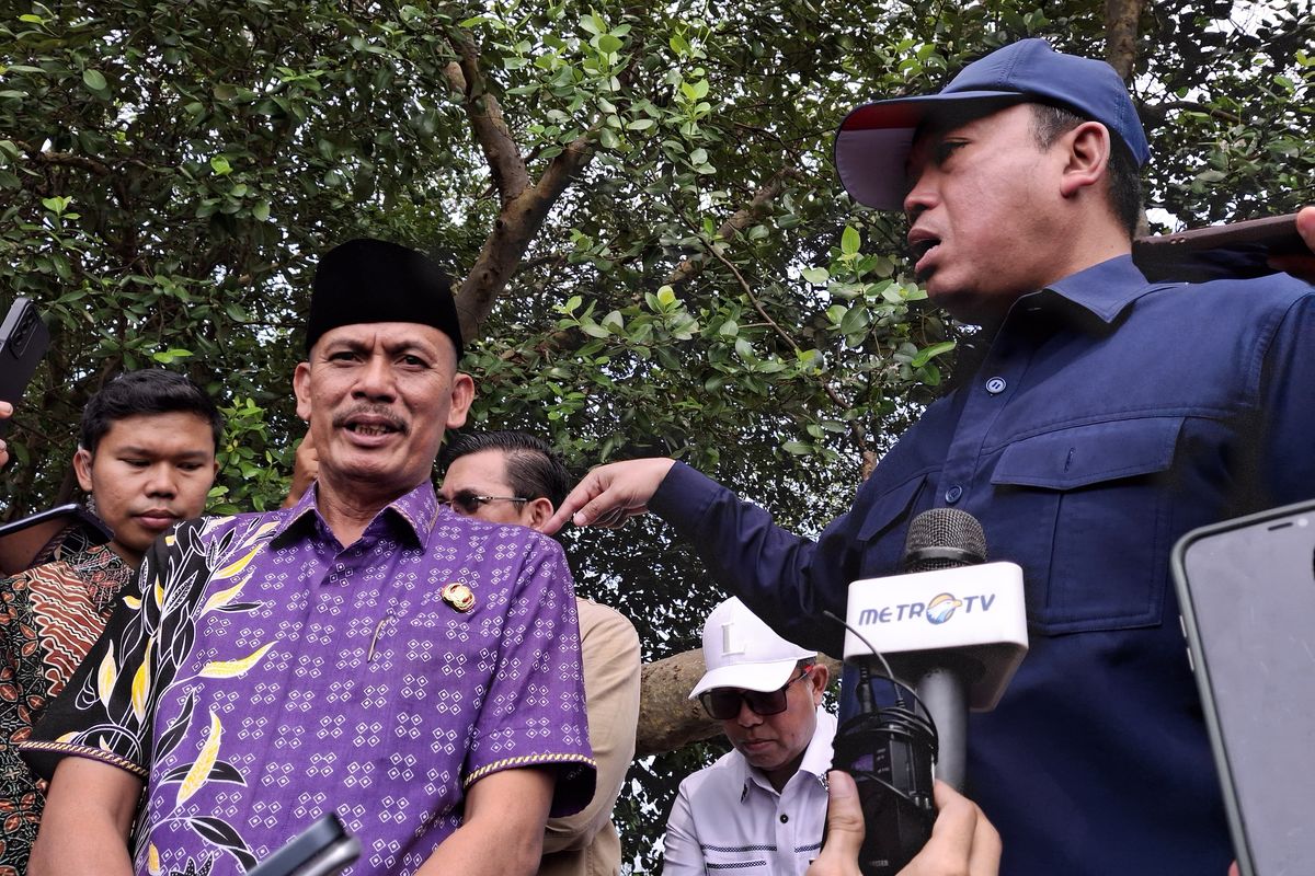 Kekayaan Kades Kohod disebut punya koleksi mobil Rubicon, Alphard dan Mercy

Baca selengkapnya disini xmed.id/news/kekayaan-…